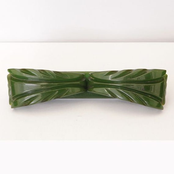 Beautiful Art Deco era carved Bakelite brooch/sca… - image 3