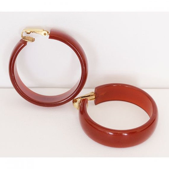 Fab burnt orange Bakelite clip on hoop earrings. A