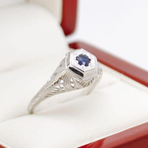 Anello di fidanzamento in filigrana di zaffiro