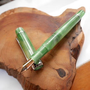 PENBBS 355 Improved version - Acrylic Fountain Pen - 107 Verdure F (duo-coloured #2)