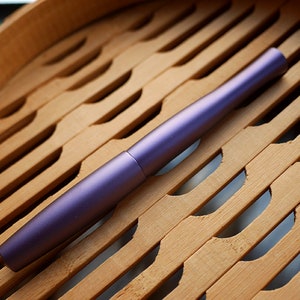 Pluma estilográfica PENBBS 323 de aleación de aluminio - Punta F lila 107