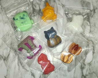 Halloween themed Wax melt set, Soy wax blend. Net Wt. 6.3oz. Spooky shapes, wax tarts, Handmade.