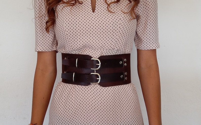 Бежевое Платье Черный Ремень фото 27