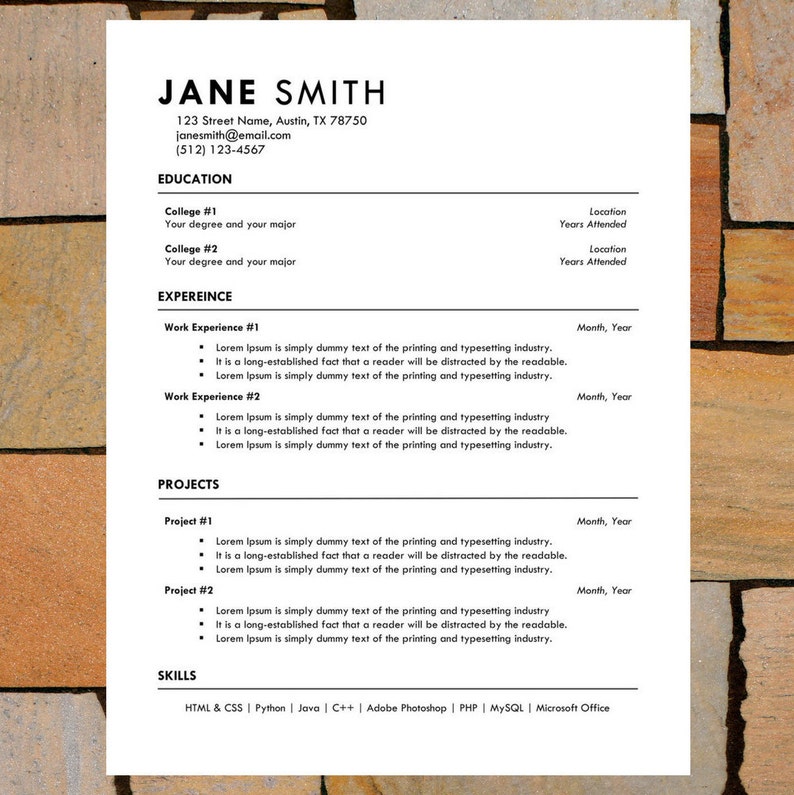 Puede incluir: Una plantilla de curr&iacute;culum vitae en blanco y negro con el nombre Jane Smith en la parte superior. El curr&iacute;culum incluye secciones para educaci&oacute;n, experiencia, proyectos y habilidades. La secci&oacute;n de habilidades enumera HTML & CSS, Python, Java, C++, Adobe Photoshop, PHP, MySQL y Microsoft Office.