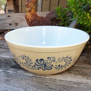2.5 lt Vintage Pyrex Homestead Pattern USA Mixing bowl - oven proof cookware
