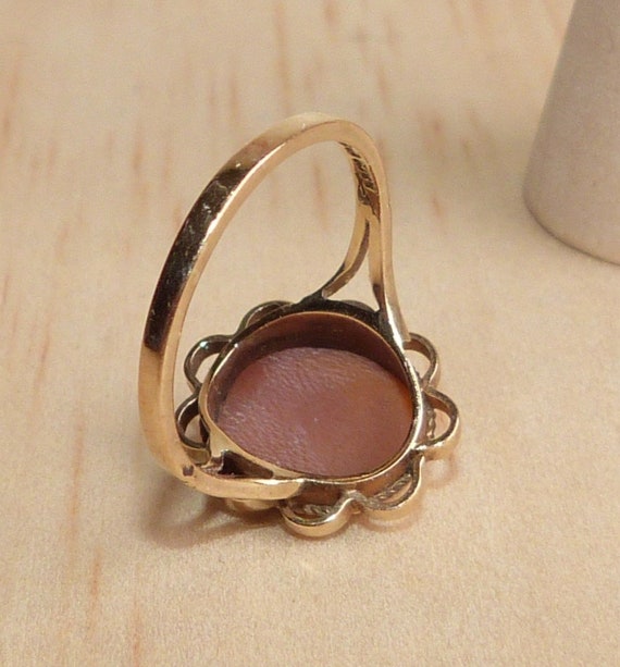 Vintage Solid 9ct Gold Shell Cameo Ring, Size 8.5 - image 9