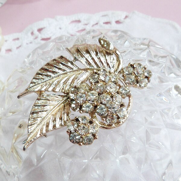 A Pretty Vintage Rhinestone Brooch