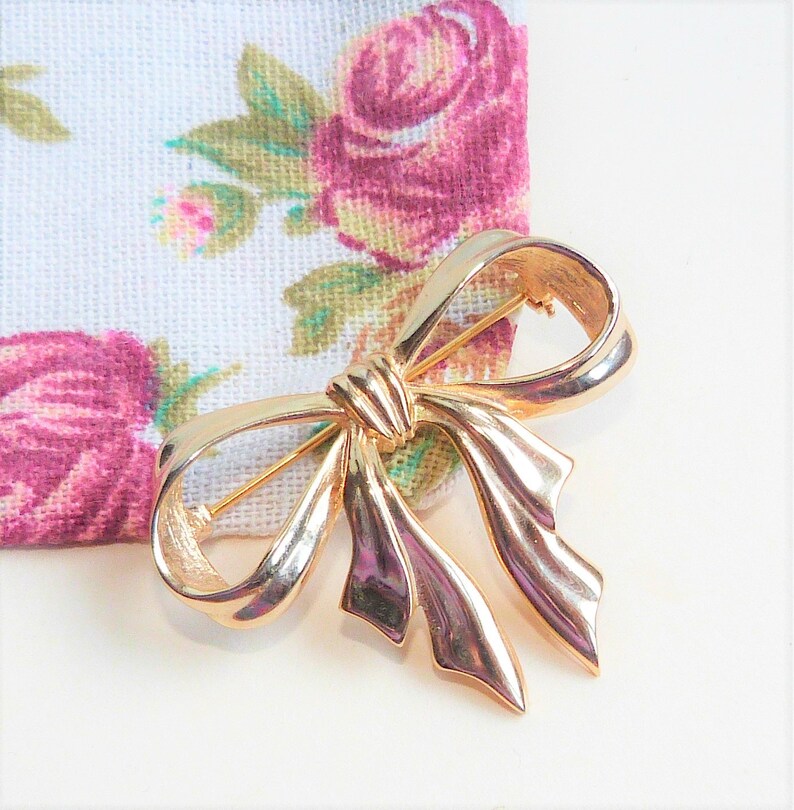 Vintage Bow Brooch vintage gold heart 1980s fashion accessories at gathermevintage
