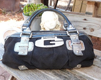 Iconic Vintage Y2k GUESS Shoulder Bag - in super nice condition!