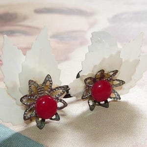 Vintage 60s Screw back Earrings, Fun Flower Posie Novelty authentic vintage fashion jewellery