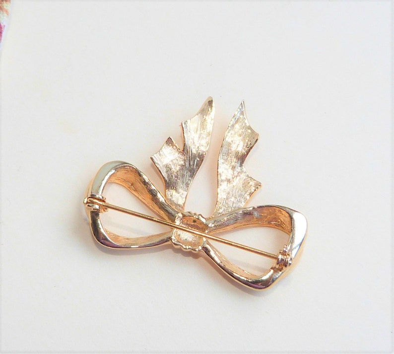 Vintage Bow Brooch vintage gold heart 1980s fashion accessories at gathermevintage
