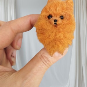 Casa de muñecas en miniatura de fieltro con aguja OOAK / muñeca perro / cachorro Pomerania