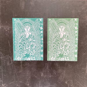 Carte de Noël ange de Noël imprimée à la main - Carte de Noël ange païenne verte hiver - Noël, ange à feuilles persistantes.