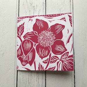 Roze kaart met nieskruid, vierkante wenskaart met bloemen, handgedrukte kaart met linoprint, Valentijnsdag, Moederdagcadeau.