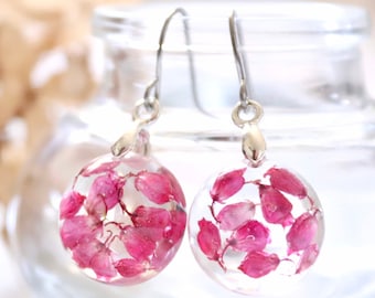 real flower earrings with pink heather blossoms in eco epoxy resin, round, 1.5 cm, stainless steel earhooks