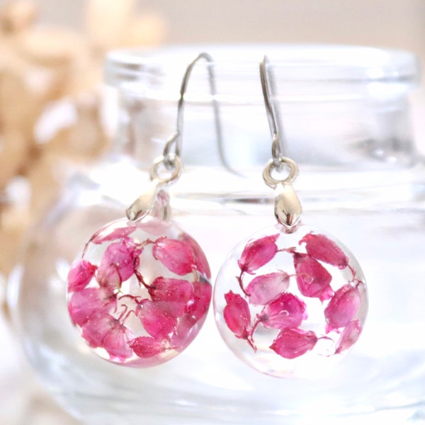 real flower earrings with pink heather blossoms in eco epoxy resin, round, 1.5 cm, stainless steel earhooks