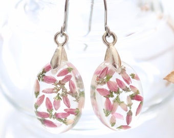 real flower earrings with light pink heather blossoms in eco epoxy resin, oval, stainless steel earhooks