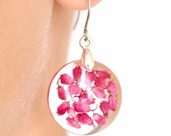 real flower earrings with pink heather blossoms in eco epoxy resin, round, 2 cm, stainless steel earhooks
