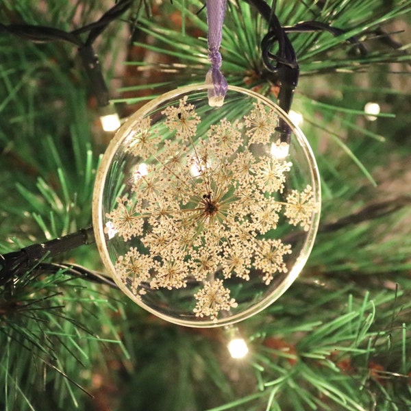 Christmas tree ornament: decor made from epoxy resin with a queen anne's lace flower, like snow crystal - indivual pendant or set of three