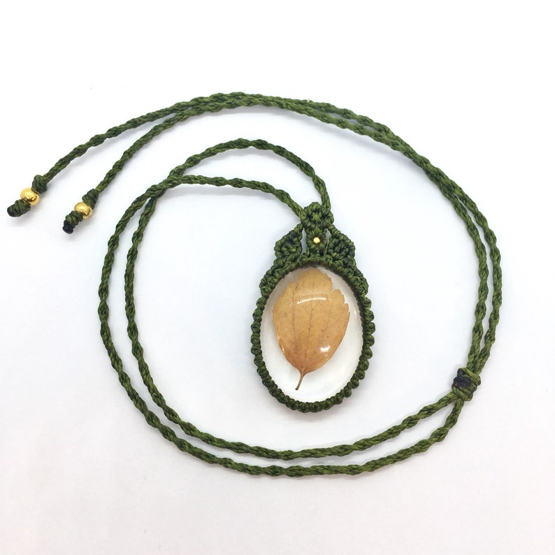 preserved plants jewerly green macrame necklace with real autumn leaf in an eco epoxy resin cabochon adjustable length
