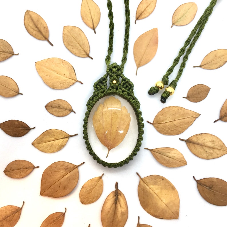 preserved plants jewerly green macrame necklace with real autumn leaf in an eco epoxy resin cabochon adjustable length
