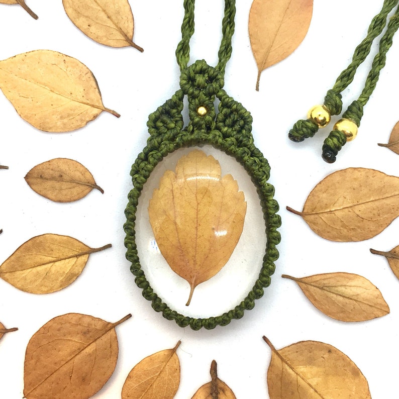 preserved plants jewerly green macrame necklace with real autumn leaf in an eco epoxy resin cabochon adjustable length