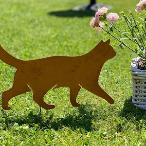 Rusty steel cat, garden decoration, outdoor decoration, steel feline, cat, cat decoration