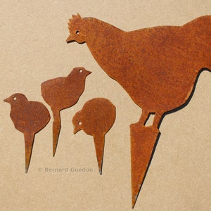 Hen and three chicks decoration set in handmade rusty steel