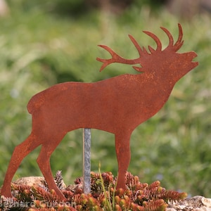 Handmade rusty steel deer decor