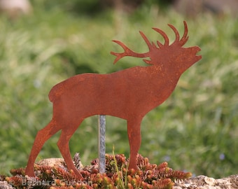 Handmade rusty steel deer decor