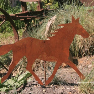 Handmade rusty steel horse decor