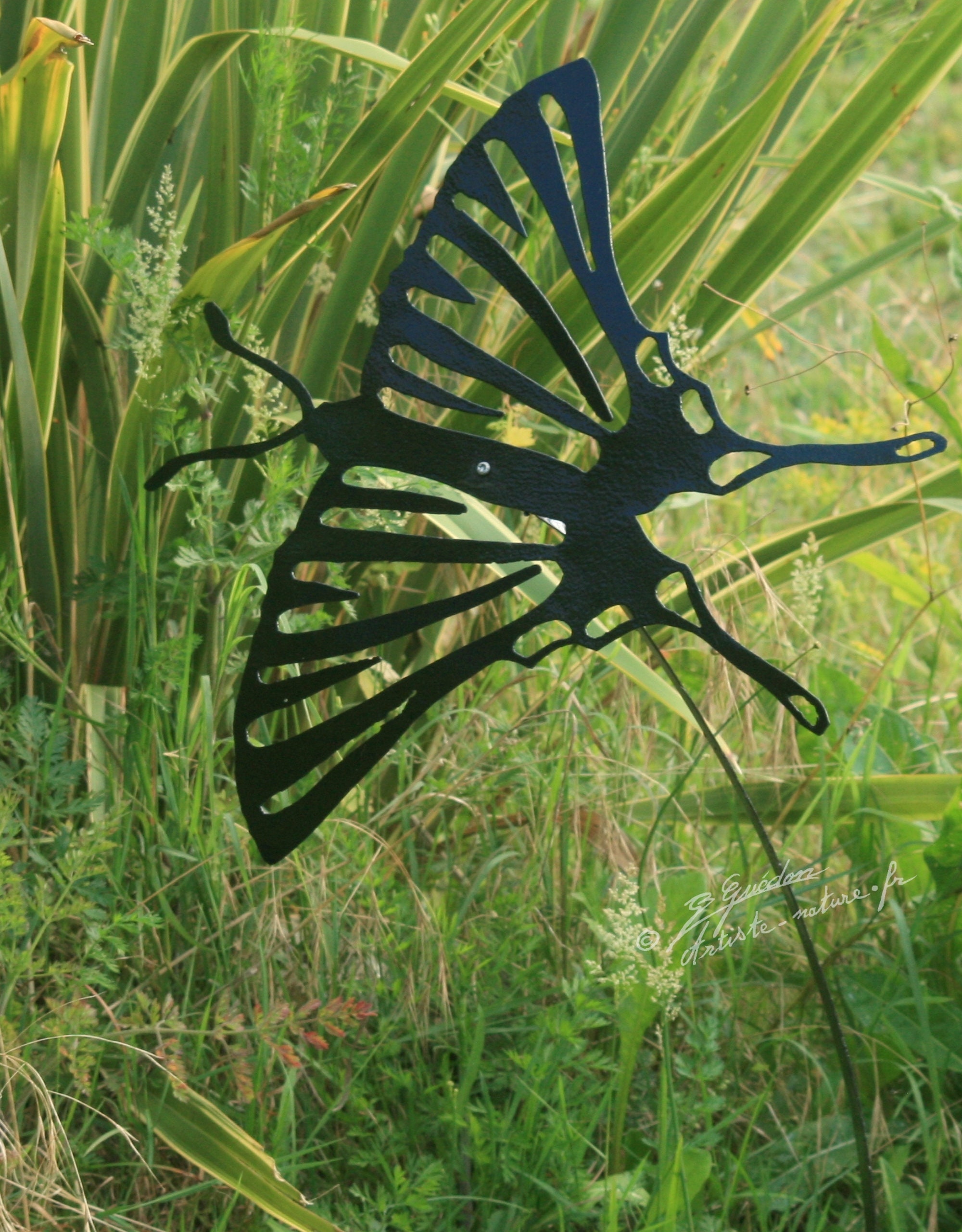 Silhouette Papillon Flambé en Acier Couleur Noir Fait Main 1, 5mm .