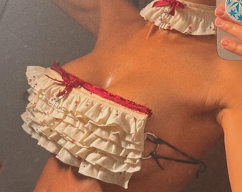Zestaw z falbanką od bikini i chokerem z recyklingu
