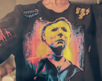 Bluza z nadrukiem Michaela Myersa z recyklingu na Halloween w rozmiarze XL – ręcznie robiona odzież uliczna w stylu horroru