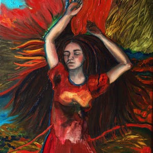 Può includere: Un dipinto di una donna con lunghi capelli scuri che indossa un vestito rosso. È sdraiata sulla schiena con le braccia alzate sopra la testa. Lo sfondo è un mix vibrante di rosso, arancione e giallo.