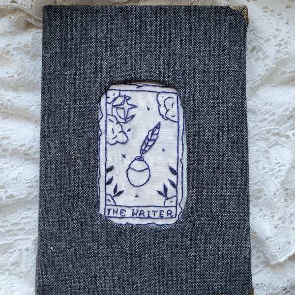 Carnet Fait main modèle unique couverture tarot et broderie   carnet d'écriture, carnet de dessin, Carnet tarot,  Notebook, oculte, france