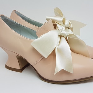 Woman costume shoe, 18th century woman shoe, Paoul Jeanne (art. 730)