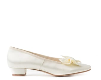 Ivory Satin Regency Shoes, Historical Slippers, Ribbon Detail