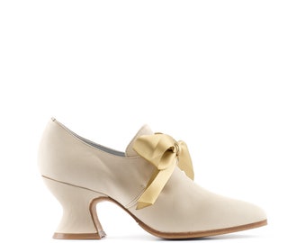 18th Century Cream Leather Woman Shoe with Ribbon