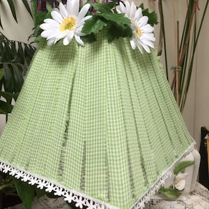 Green gingham and daisy lampshade