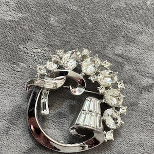 A Stunning Vintage Trifari Alfred Philippe Rhinestone Brooch