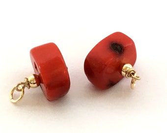 Par colgante relleno de coral rojo y oro / 12x9x5 mm rodajas de coral de bambú rojo / disco de coral / joyería de boda diy haciendo aros de pulsera de cadena