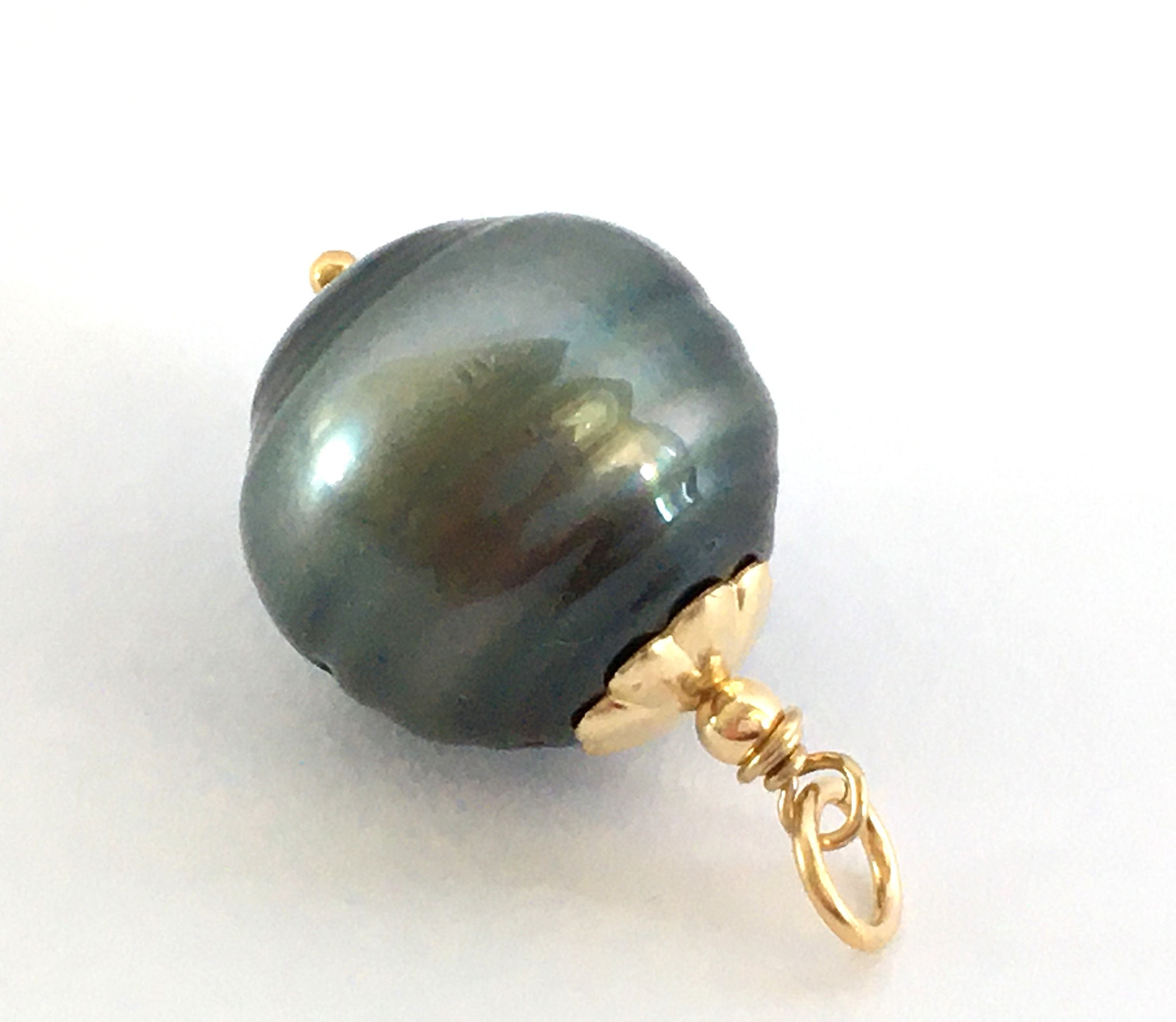 Tahiti Pearl & Gold Filled Pendant / AA 12x12 mm Natural Gray Tahitian Cultured Pearl with Circles / Jewelry Making  DIY / Chain Hoops