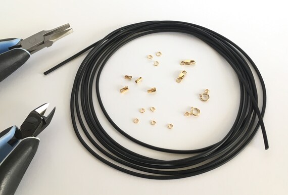 Caoutchouc et or or or rempli Collier / cordon en caoutchouc 2 mm fini RAS de cou / fabrication de bijoux d’approvisionnement bricolage / pour pendantes pendentif Charm 501f2b Caoutchouc et or or or rempli Collier / cordon en caoutchouc 2 mm fini RAS de cou / fabrication de bijoux d’approvisionnement bricolage / pour pendantes pendentif Charm 501f2b
