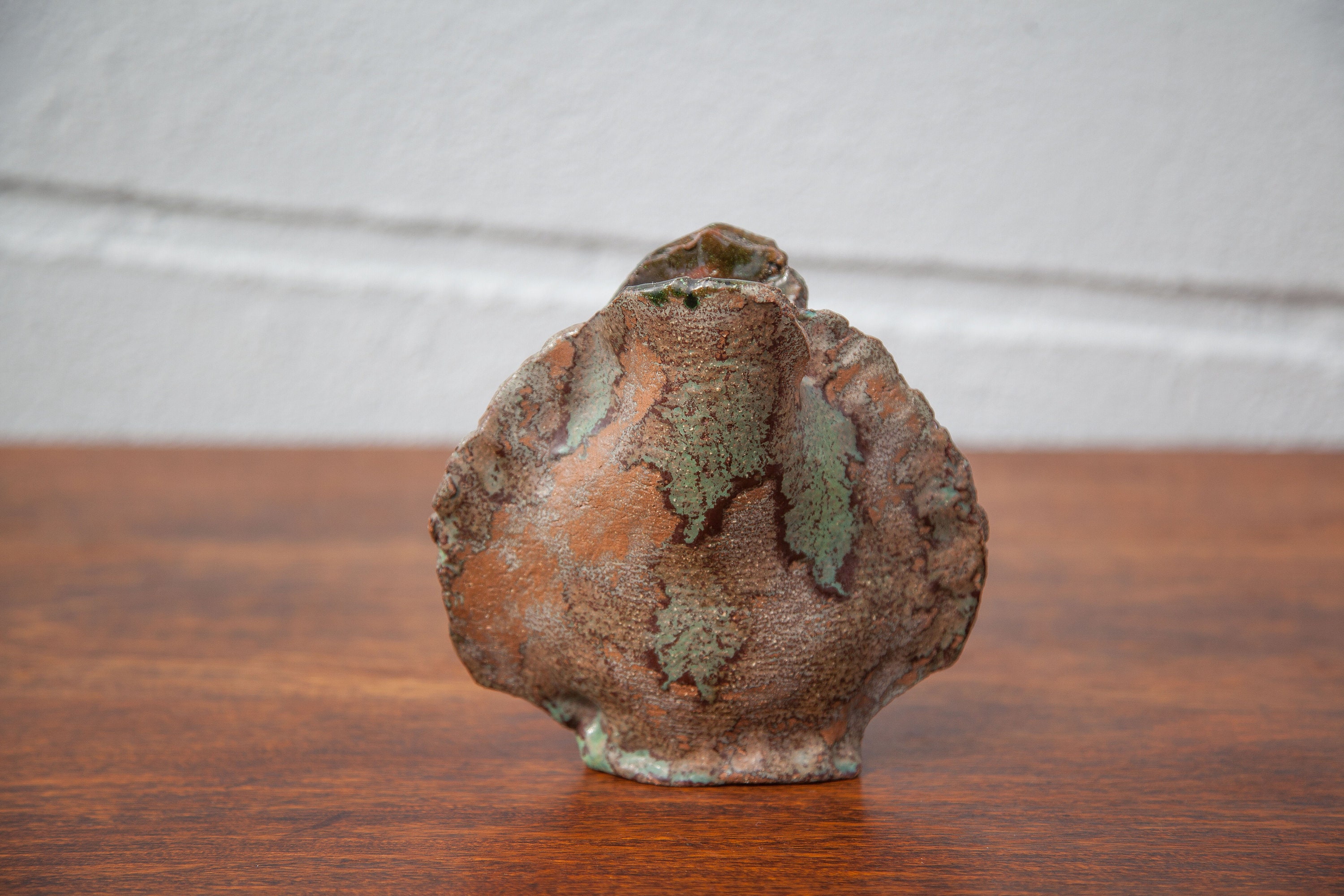 Vase Vintage, Petit Vase Céramique, Plat Peau de Reptile Imitation, Signé, Collection, Vitrine, Déco