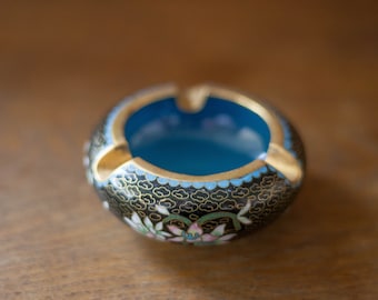 Vintage round partitioned ashtray, Asian style, collectible