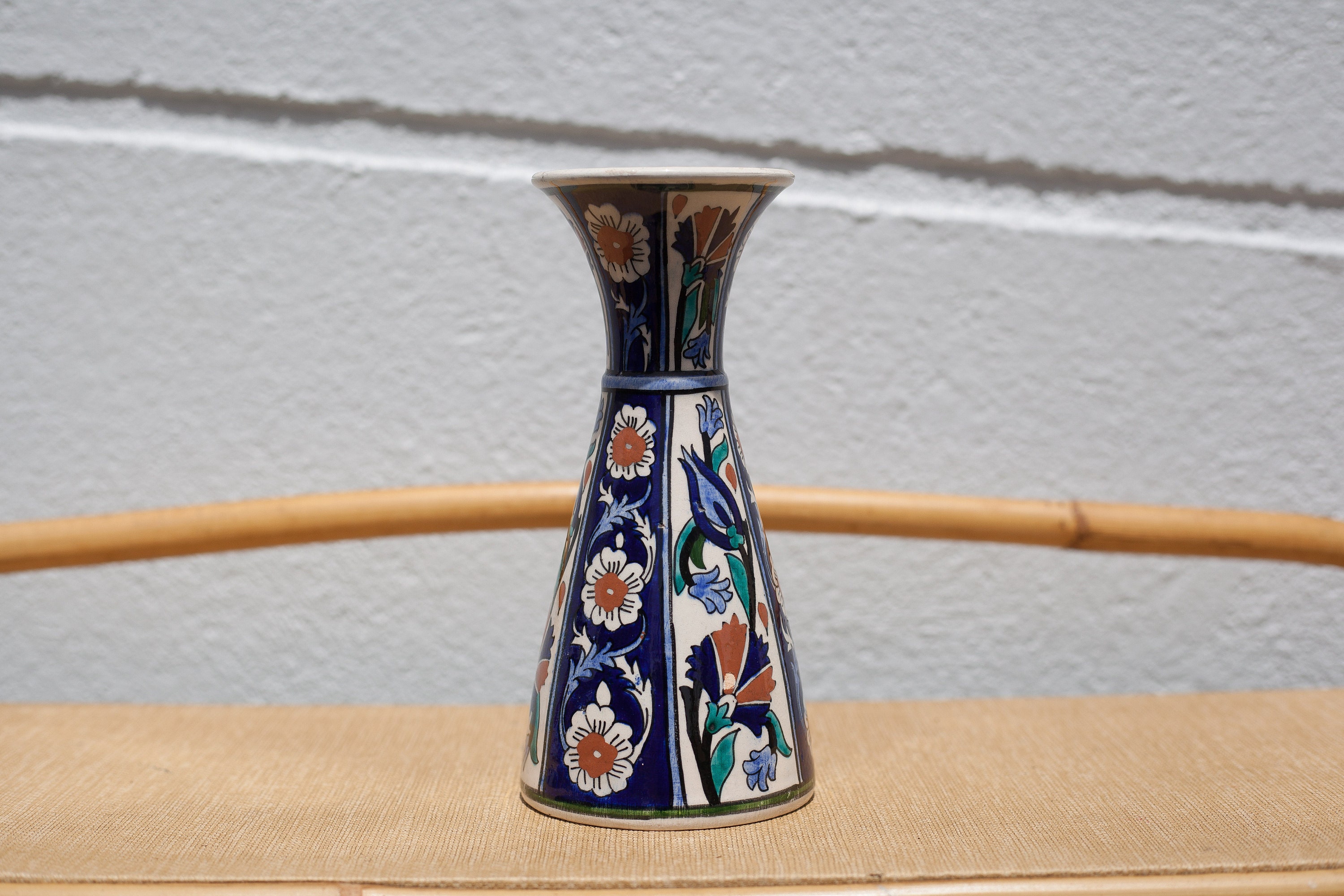 Vase signed E. Gelebi Gini vintage, blue flowered ceramic vase, made in Turkey, collection, showcase, interior decoration, blue vase