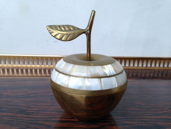 Vintage apple, brass and mother-of-pearl apple, de