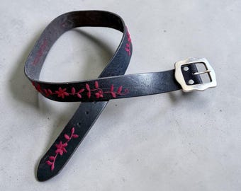 Lucky Brand Solid Brass Buckle Leather Belt | Red Floral Embroidery Size S