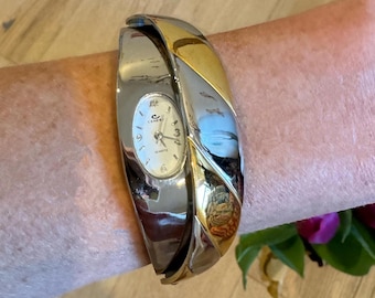CENERE Elegant Quartz Bangle Watch
